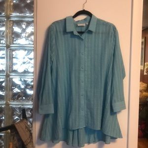 Light weight summer tunic. Fits medium large